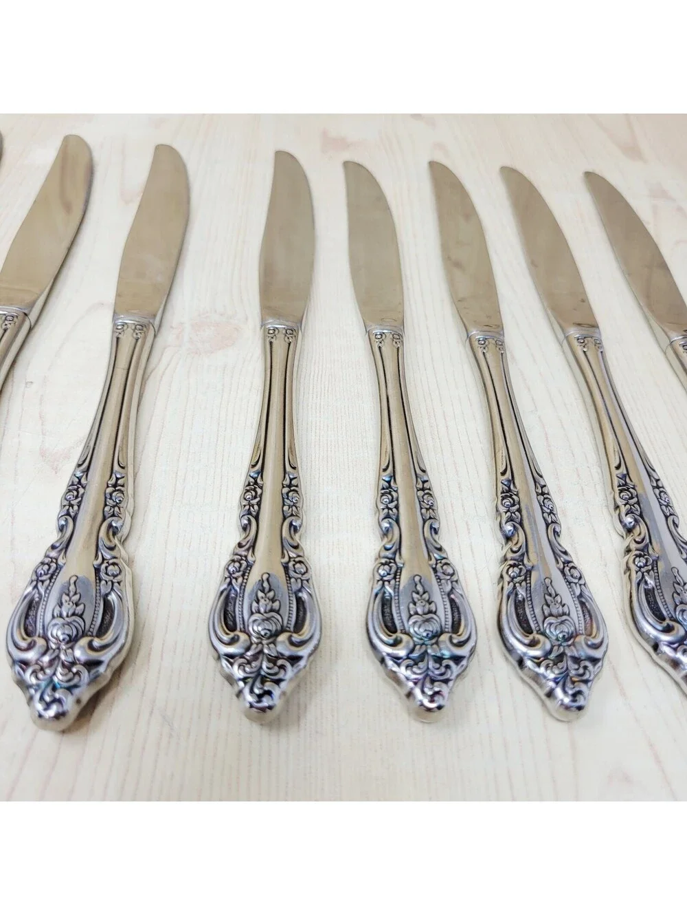 Lot of 9 Oneida Community Brahms Dinner Knives 9
